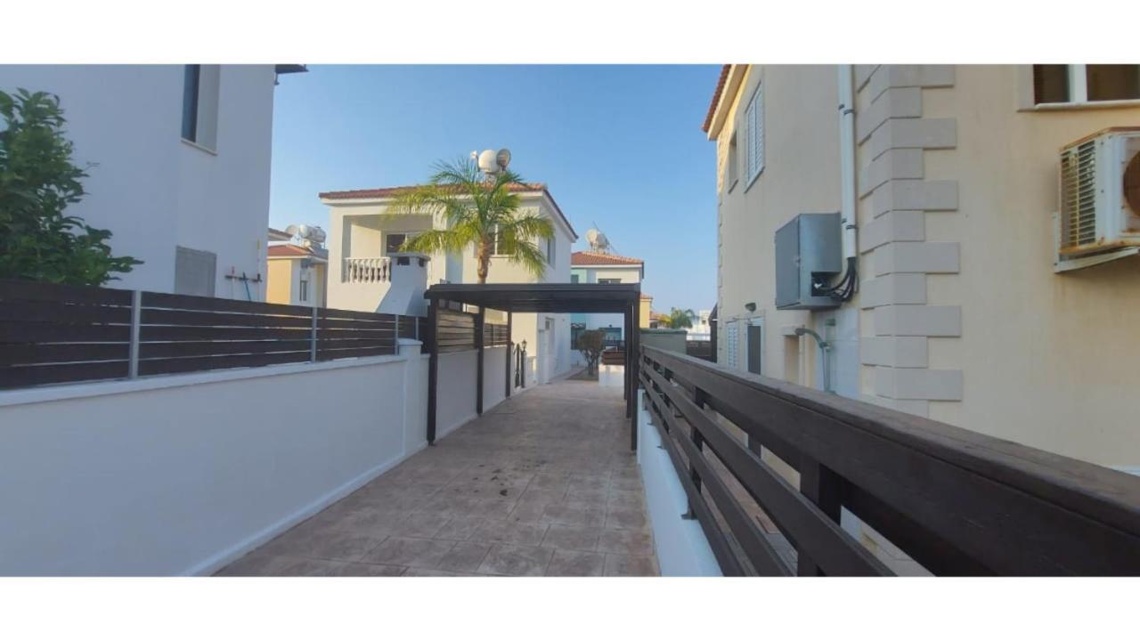 Stylish Villa Paralimni Eksteriør billede